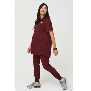 NWT FIGS Kitale Maternity Scrub Top Burgundy in Size S